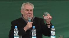 Zeman v Krkonoších: Odvezl si balík místních dobrot a chtěl grog