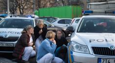 Střílelo se patro pod námi, byly jsme vyklepané, popsala svědkyně