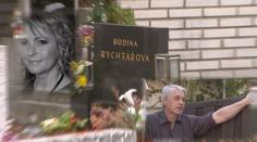 POHŘEB IVETY BARTOŠOVÉ: Rychtář rozhodl, že IVETU uloží do hrobu ke svému dědovi!