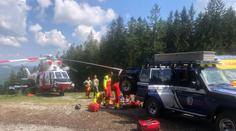Jízda plná adrenalinu skončila tvrdým pádem, pro zraněného cyklistu letěl vrtulník