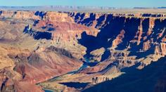 Chlapec (13) spadl v Grand Canyonu z 30 metrů. Uhýbal turistům, kteří se fotili