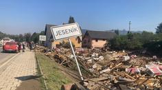 Povodně připravily o život pět lidí. Osm dalších se pohřešuje