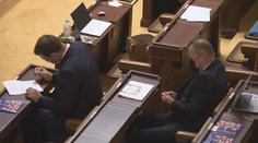 Poslanci si zmrazili platy, od roku 2022 se budou počítat jinak