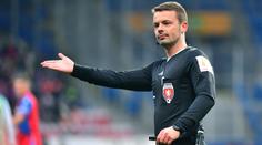 Komise rozhodčích vyřadila dva sudí. Porušili etický kodex. Může za to pivo