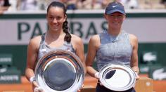 Češka Valentová ovládla juniorské French Open. Vyhrála dvouhru i čtyřhru