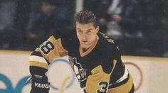 Do Pittsburghu nechtěl, pak se kousl, vychoval Jágra a vyhrál Stanley Cup