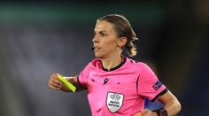 Přepsala historii! Francouzská sudí jako první žena řídila kvalifikaci MS
