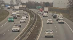 Pravidla pro vzdálenost mezi jedoucími auty se zpřísní. Za nedodržení hrozí tresty