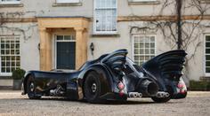 Parádní Batmobil za cenu Octavie. Tahle kára může normálně na silnice