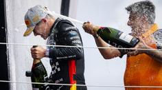 Řádění McLarenu odnesla další trofej. Její výroba trvala 210 hodin