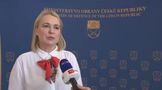 Příspěvek až milion a trestný čin nevadí. Černochová chce víc lidí do armády