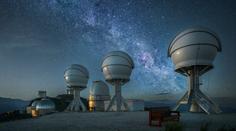 Astronomové objevili ve vesmíru záhadný objekt. Pravidelně vysílá rádiové vlny