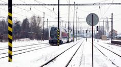 Na Rokycansku srazil osobní vlak člověka! Evakuovali desítky lidí