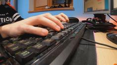 Počet internetových podvodů stoupá. Policie varuje před profesionálními gangy