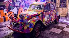 V Praze se čepýří první "kachna", která dojela Dakar. Na další vyrazí opět v pop-artovém stylu