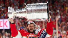 Každý má přes 500 diamantů. Šampioni NHL dostali mistrovské prsteny