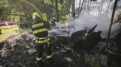 Chatka po požáru lehla popelem, zasahovaly tři jednotky hasičů