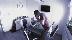 Žena se u přítele ubytovala přes jeho odpor. Musel na ni zavolat policii