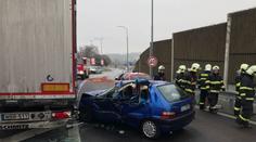 Řidiče trápí ledovka i o Vánocích! Hromadná nehoda uzavřela dálnici