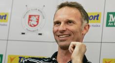 Budeme pod větším tlakem. Je naše povinnost zvítězit, říká Dominik Hašek