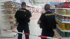 Šílená vražda v obchodním domě! Žena v Tescu ubodala zákaznici