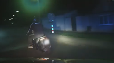 Muž chtěl ujet policii na skútru. Honičku ukončila až bahnitá cesta