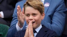 Princ George na nových fotkách. Gestem odhalil, v čem je stejný jako Kate
