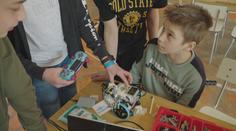 Žáci na Královéhradecku se utkali v závodu robotů. Mnozí z nich překvapili
