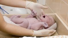Dítě nepřežilo domácí porod. Policie nevyloučila ani vraždu!