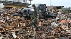 Strašlivá bilance narůstá, tsunami si vyžádala nejméně 429 životů