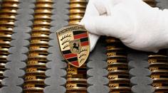 Porsche je v pasti. Prudce brzdí s elektromobilitou, ale dál se propadá