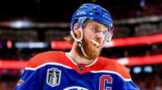 McDavid je nejužitečnějším hráčem play-off. Jako poražený vyhrál po 21 letech
