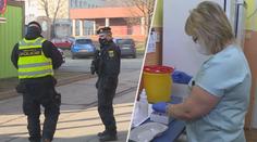 Strážníci se bouří! Nejsou zahrnutí v první fázi očkování proti covidu-19