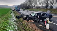 Hromadná nehoda ucpala hlavní tah mezi Čechami a Moravou. Dva lidé se zranili