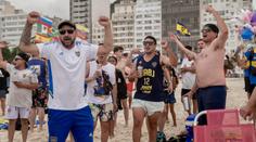 Pláž Copacabana se proměnila ve válečnou zónu