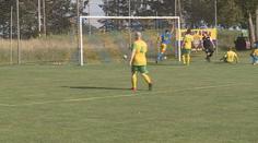Blatečtí nadělili v malém derby bůra, o poločase frčely makrely z grilu