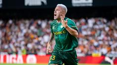 Záběry plné emocí: Fotbalista po přestupu brečel. Musel odejít, aby zachránil klubové finance