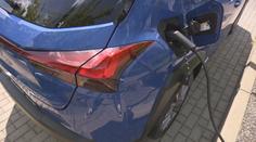 Prodej elektromobilů v Česku? Pořád bída, Češi chtějí radši plyn