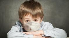 V nemocnicích leží téměř 1 200 lidí s covidem. Ve hře jsou znovu respirátory