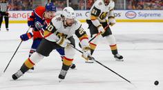 Rytíři z Vegas rozstříleli Edmonton. Oilers v zápase vzdali hold Petru Klímovi