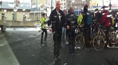Šteiner nabídl zmlácenému cyklistovi finační odškodnění. Policie ho za útok obvinila