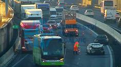 Dálnici D5 ochromila hromadná nehoda. Srazila se tam čtyři auta