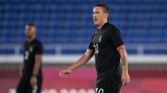 Vezmeš si mě? Německý fotbalista požádal přítelkyni v přímém přenosu