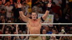 Wrestler John Cena pomohl z vozíčku hendikepovanému fanouškovi