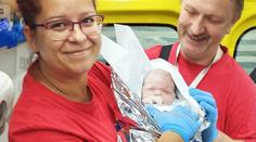 Tři holčičky spěchaly na svět. Maminkám se narodily o víkendu rovnou v sanitce