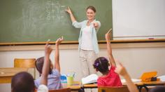 Učitelé si přilepší o sedm procent, dohodli se s Bekem