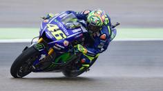 Tři týdny po zlomenině nohy: Rossi zase usedl na motorku!