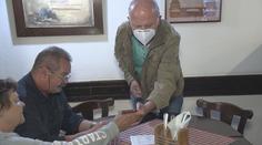 Do restaurace jen s potvrzením. Nejrychlejší je mít v  mobilu Tečku