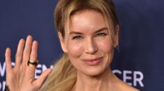 Šťastná představitelka Bridget Jonesové. O 10 let mladší přítel ji požádal o ruku