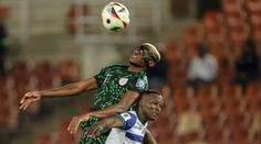 Chvíle hrůzy. Letadlu s fotbalisty Nigérie prasklo okno, museli nouzově přistát